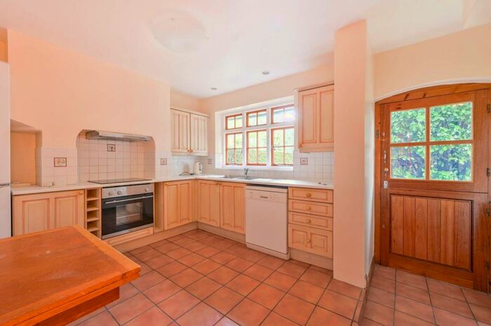 3 Bedroom House To Rent In Willifield Way, Hampstead Garden Suburb, London, NW11