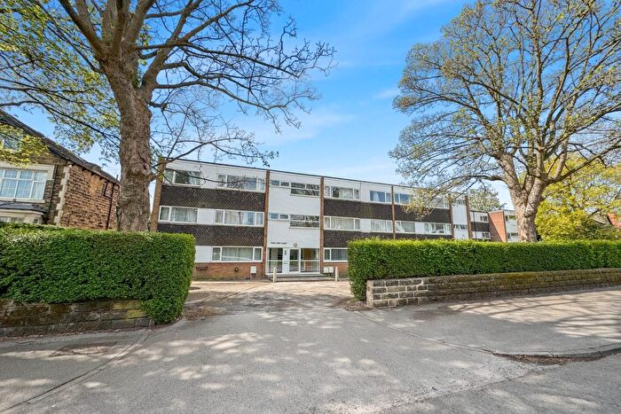 2 Bedroom Flat To Rent In Park View Court, Roundhay, Leeds, LS8