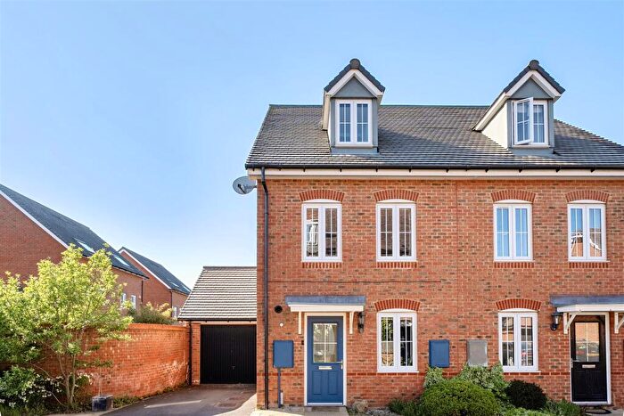 4 Bedroom Semi Detached House For Sale In Matthews Avenue, Harrietsham, ME17