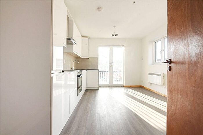 3 Bedroom Flat To Rent In Hertford Road, Enfield, EN3