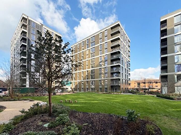 1 Bedroom Flat To Rent In Eden Grove, Staines, TW18