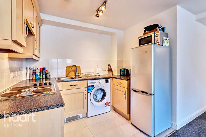 2 Bedroom Flat For Sale In Station Approach, Epsom, KT19