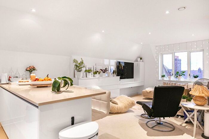 3 Bedroom Flat To Rent In Guardhouse Way, London, NW7