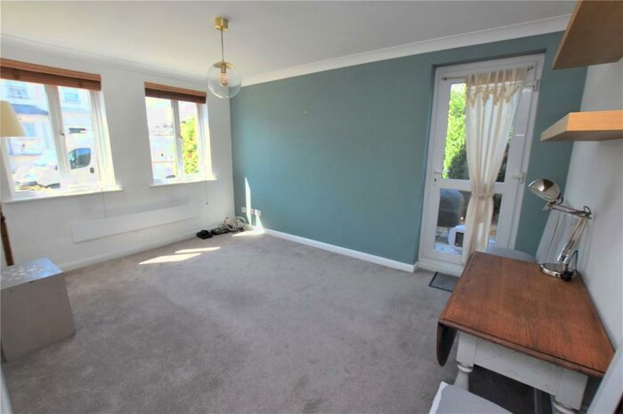 1 Bedroom Apartment To Rent In Dagmar Road, London, SE25