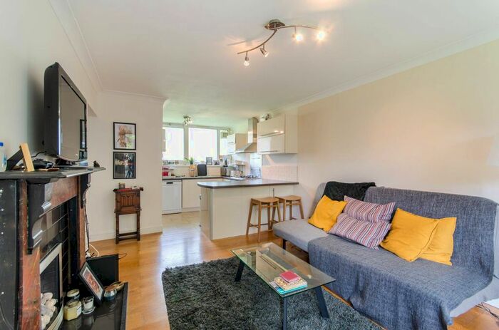 1 Bedroom Flat To Rent In Winterfold Close, Wandsworth, London, SW19