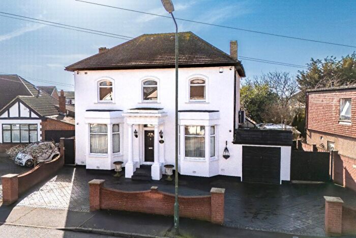 4 Bedroom Detached House For Sale In Belmont Road, Erith/Bexleyheath Border, DA8