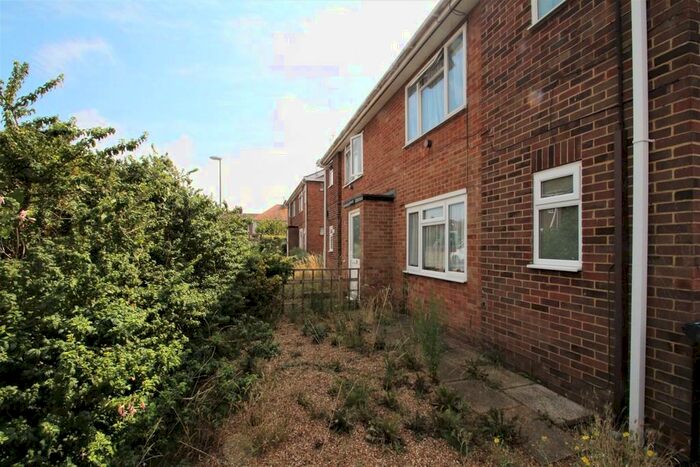 Ground Flat To Rent In Middle Road, Lancing, BN15