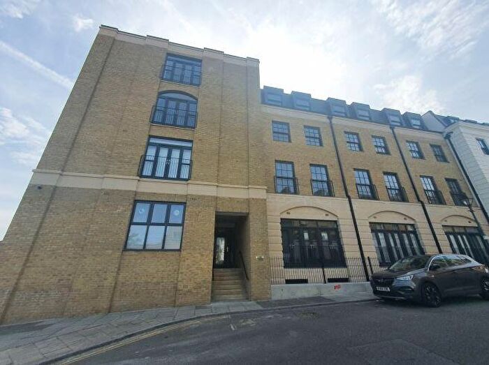 2 Bedroom Flat To Rent In Queensbridge Drive, Ramsgate, CT11