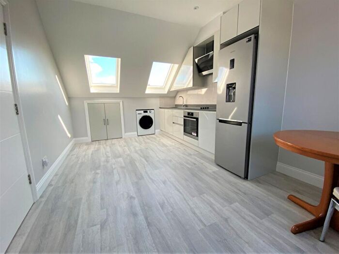 1 Bedroom Flat To Rent In Fairmead Crescent, Edgware, HA8