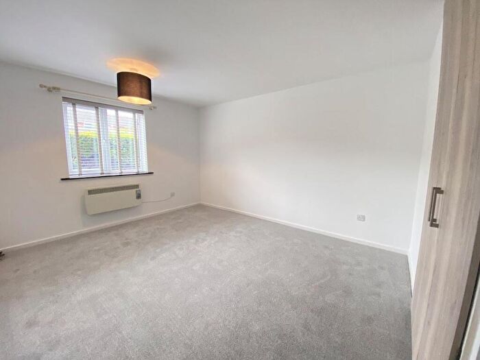 2 Bedroom Flat To Rent In Chevin Court, New Zealand Lane, Duffield, DE56