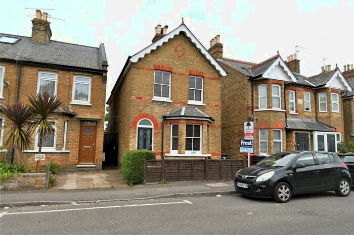 3 Bedroom Detached House To Rent In Elmhurst Road, Slough, Berkshire, SL3