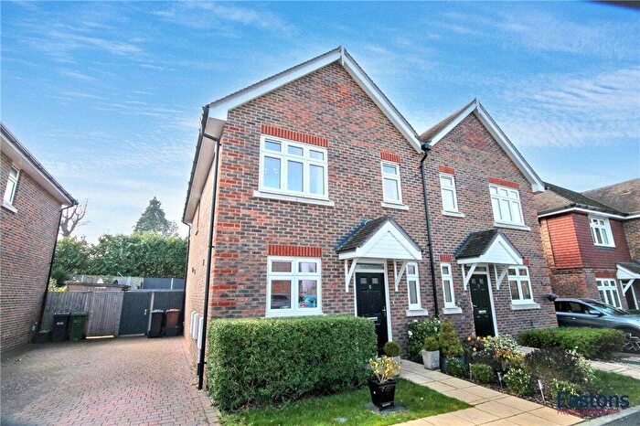 3 Bedroom Semi Detached House For Sale In Chestnut Way, Epsom, Surrey, KT17