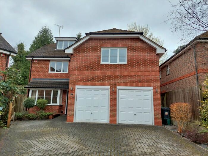 7 Bedroom Detached House To Rent In Dundaff Close, Camberley, GU15