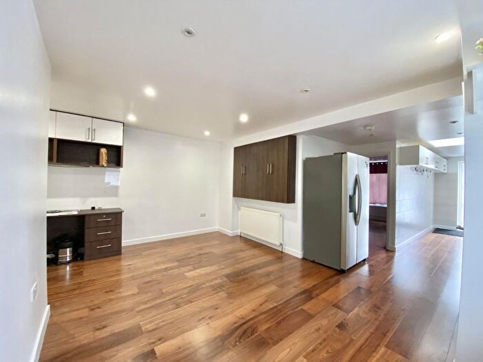 3 Bedroom Semi-Detached House To Rent In Field Close, Hayes, Middlesex, UB3