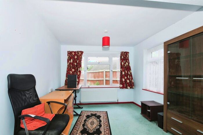 3 Bedroom Bungalow For Sale In Ellwood Avenue, Peterborough, PE2
