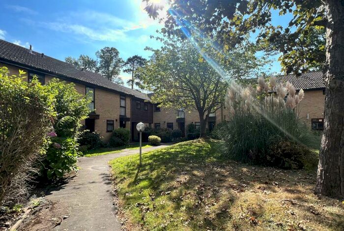 Studio To Rent In Inkerman Road, GU21