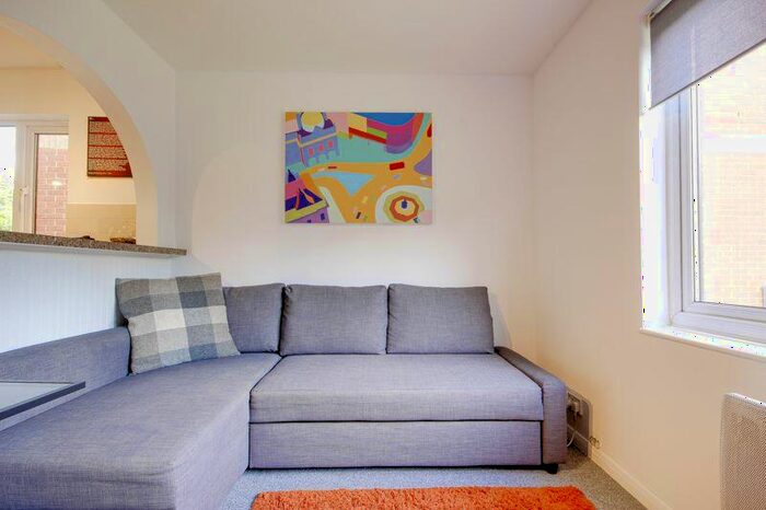 1 Bedroom Flat For Sale In Maltby Drive, Enfield, EN1