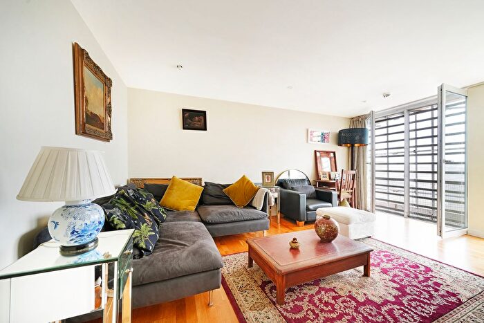 2 Bedroom Flat To Rent In Island Apartments, Coleman Fields, N1