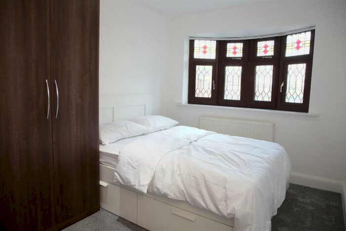 Studio To Rent In Craven Gardens, Barkingside, IG6