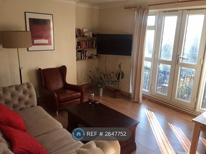 2 Bedroom Flat To Rent In Stoke Newington, London, N16