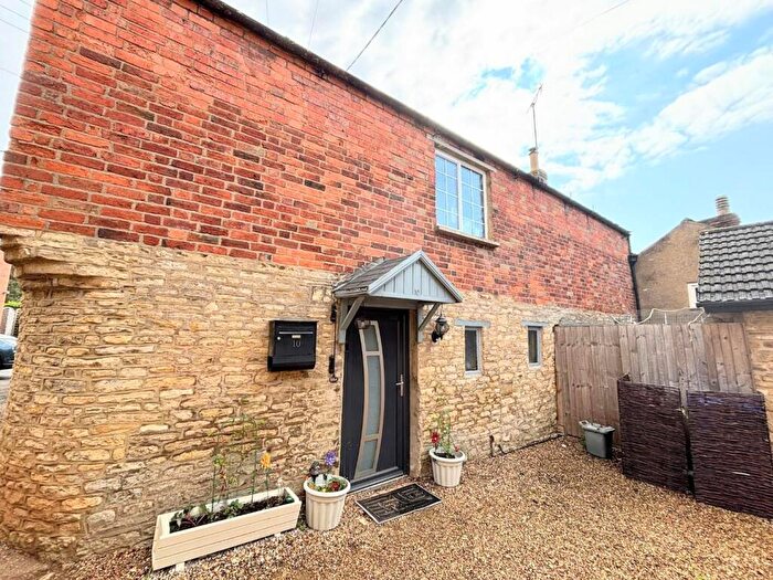 3 Bedroom Cottage For Sale In The Leys, Roade, Northamptonshire, NN7