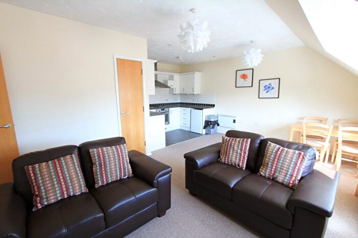 2 Bedroom Flat To Rent In Warwick Road, Banbury, Oxon, OX16