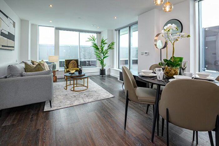 2 Bedroom Apartment To Rent In Centenary Plaza, Southampton, Hampshire, SO19