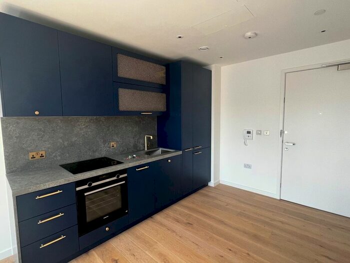 Studio To Rent In Goodluck Hope Walk, London, E14