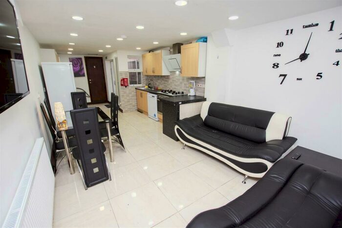 6 Bedroom House To Rent In Tiverton Road, Birmingham, B29