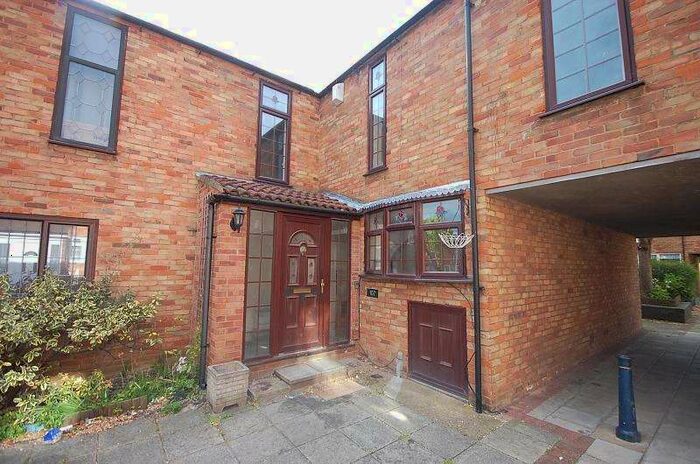 3 Bedroom Terraced House To Rent In Beeston Courts, Basildon, SS15