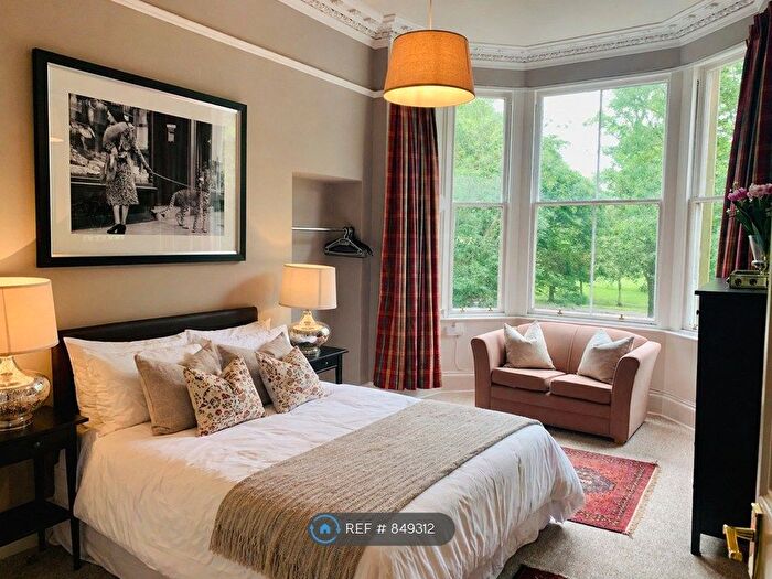 3 Bedroom Flat To Rent In Argyle Park Terrace, Edinburgh, EH9