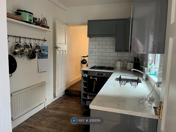 2 Bedroom Terraced House To Rent In Globe Road, London, E2