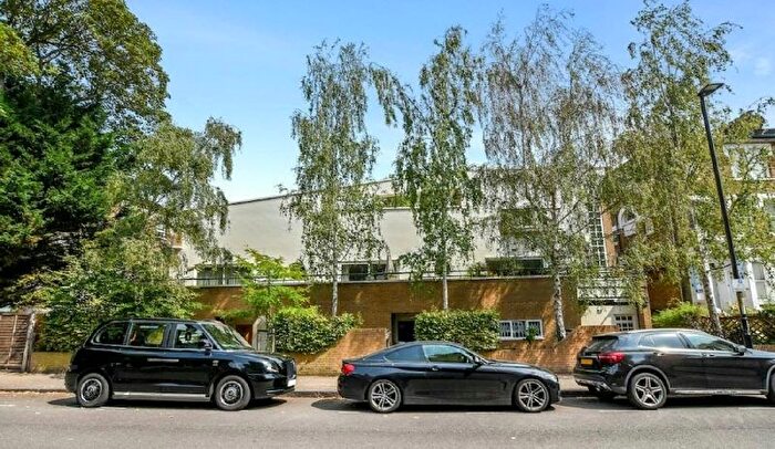 3 Bedroom Terraced House For Sale In Hazellville Road, Whitehall Park, N19