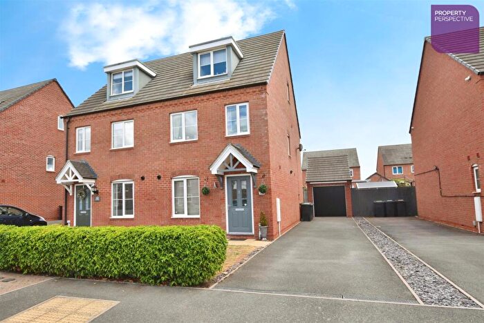 3 Bedroom Semi-Detached House For Sale In Lower Farm Way, Nuneaton, CV10
