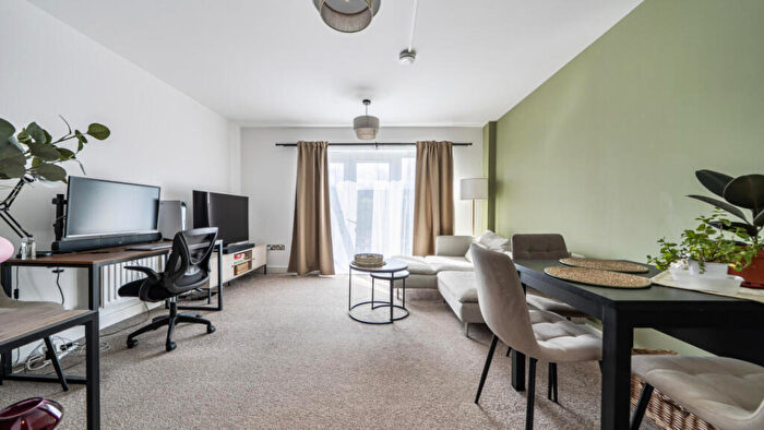 1 Bedroom Flat For Sale In Grove Crescent Road, Stratford, E15