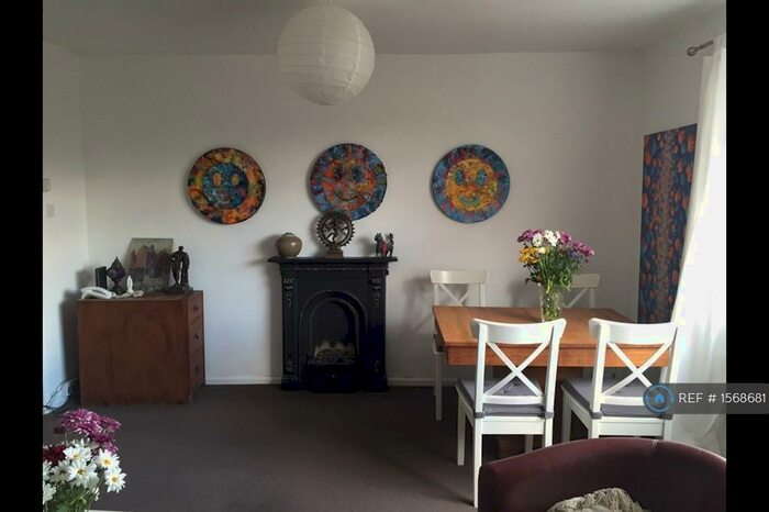 2 Bedroom Flat To Rent In The Woodlands, London, N8