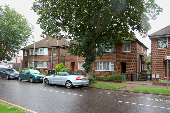 1 Bedroom Flat To Rent In The Walk, Potters Bar, EN6