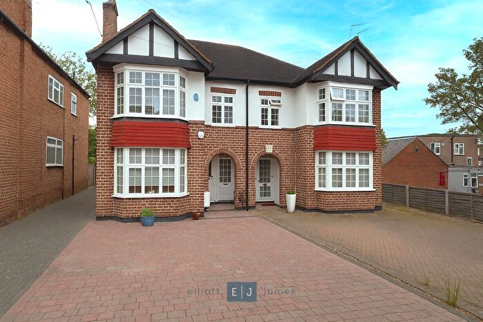 2 Bedroom Maisonette For Sale In Sedley Rise, Loughton, IG10