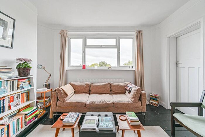 2 Bedroom Flat For Sale In Clock House Road, Beckenham, BR3