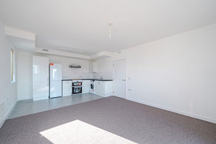 1 Bedroom Flat To Rent In Kings Road, Barking, IG11