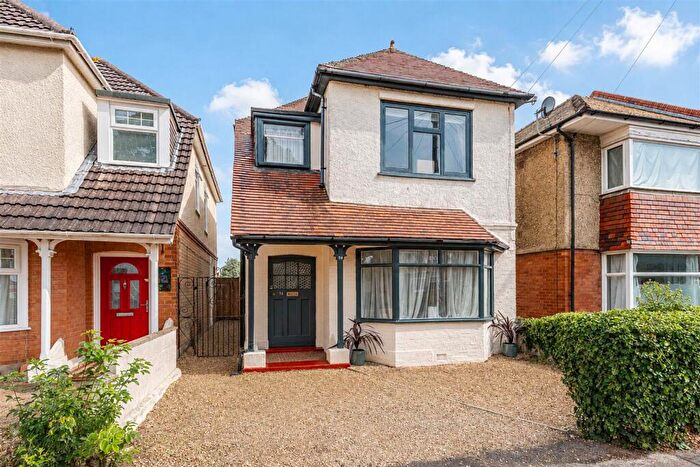 3 Bedroom Detached House For Sale In Paisley Road, Bournemouth, BH6