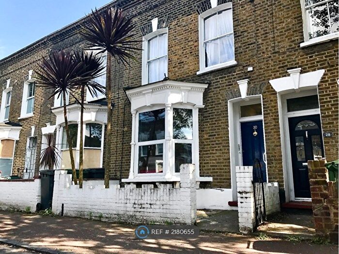 2 Bedroom Flat To Rent In New Cross, London, SE14