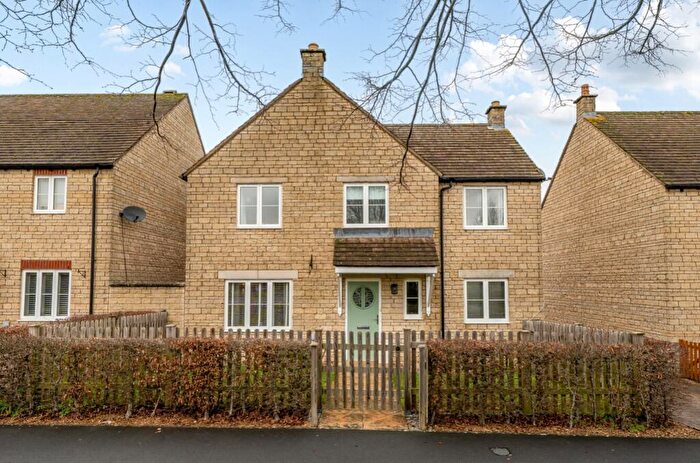 4 Bedroom Detached House For Sale In Bluebell Way, Carterton, Oxfordshire, OX18