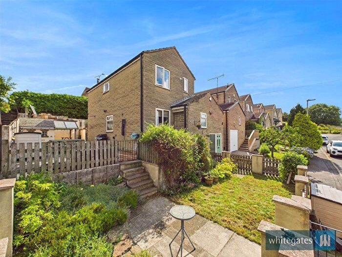 3 Bedroom Detached House For Sale In South Street, Oakenshaw, Bradford, West Yorkshire, BD12