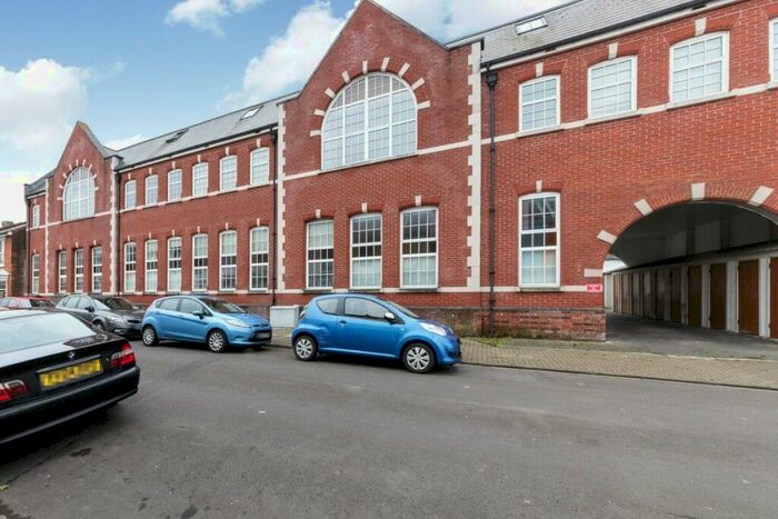 3 Bedroom Flat To Rent In Reginald Road, Southsea, Hampshire, PO4