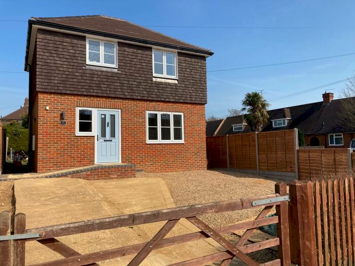 2 Bedroom House To Rent In The Horseshoe, Godalming, GU7