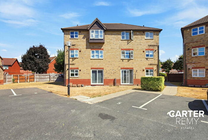 2 Bedroom Apartment For Sale In Laburnum Grove, South Ockendon, RM15