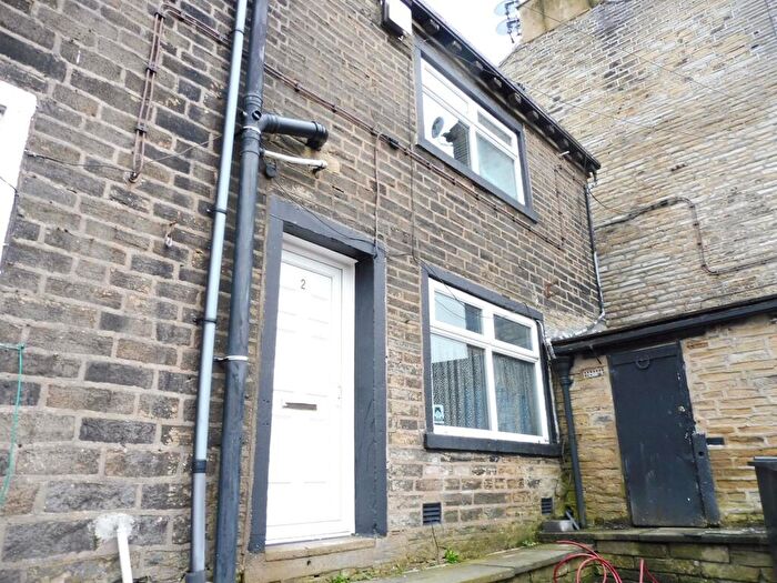 2 Bedroom Cottage To Rent In Rake Bank, Halifax, HX2