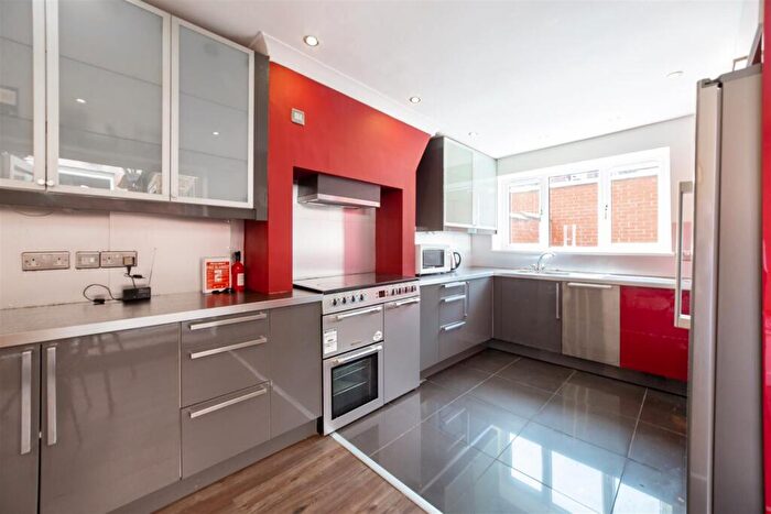6 Bedroom Terraced House To Rent In £.pppw - Mayfair Rd, Jesmond, NE2