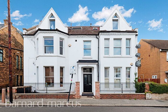 2 Bedroom Flat For Sale In Alderbrook Road, London, SW12